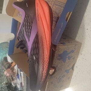 Brooks Women's Hyperion Max - Black, Purple, Red